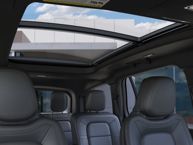 Lincoln Aviator Vehicle Full-screen Gallery Image 23