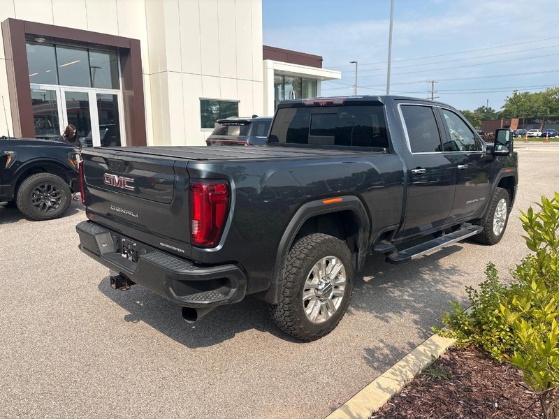 GMC Sierra 2500HD Vehicle Full-screen Gallery Image 03