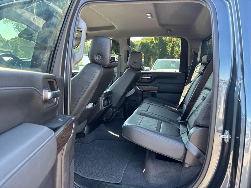 GMC Sierra 2500HD Vehicle Full-screen Gallery Image 11