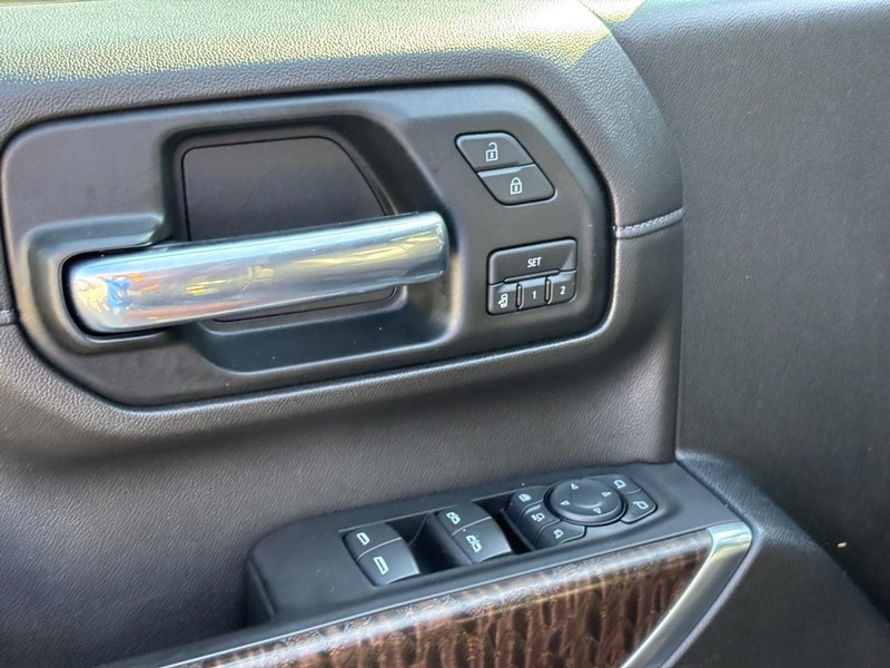 GMC Sierra 2500HD Vehicle Full-screen Gallery Image 16