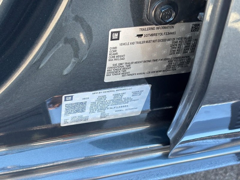 GMC Sierra 2500HD Vehicle Full-screen Gallery Image 24