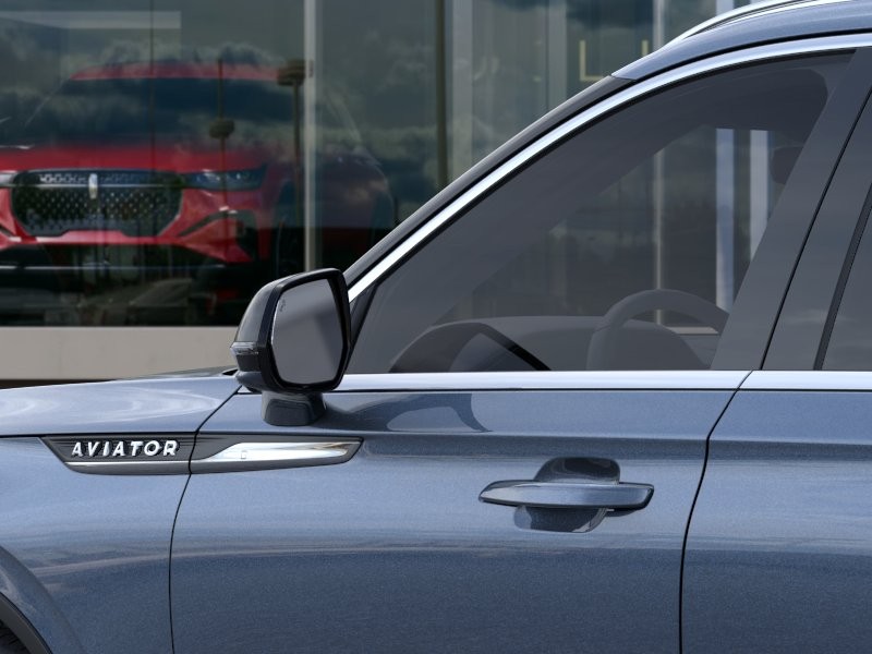 Lincoln Aviator Vehicle Full-screen Gallery Image 21