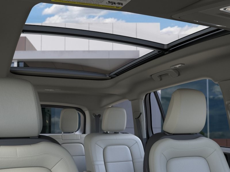 Lincoln Aviator Vehicle Full-screen Gallery Image 23