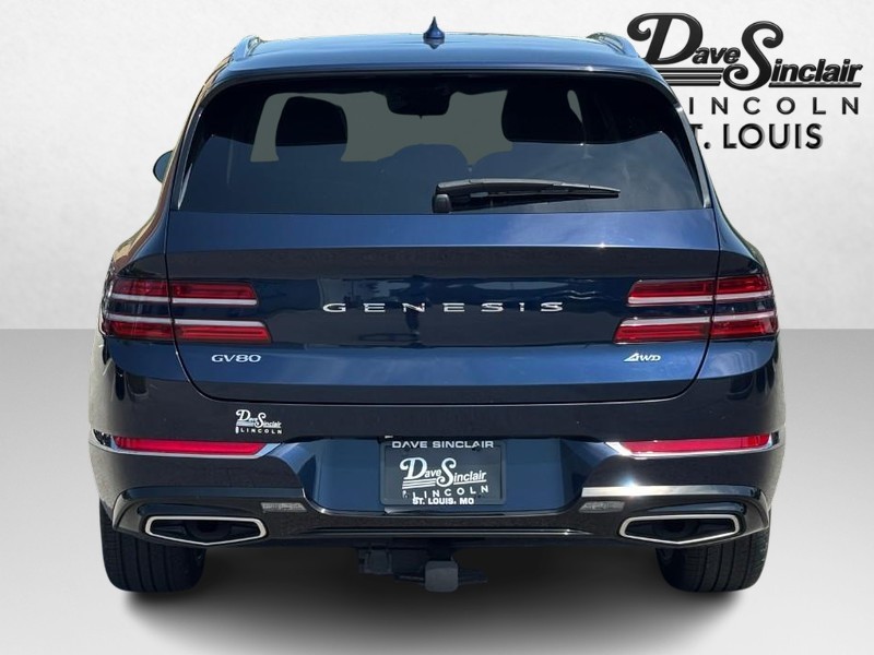 Genesis GV80 Vehicle Full-screen Gallery Image 04