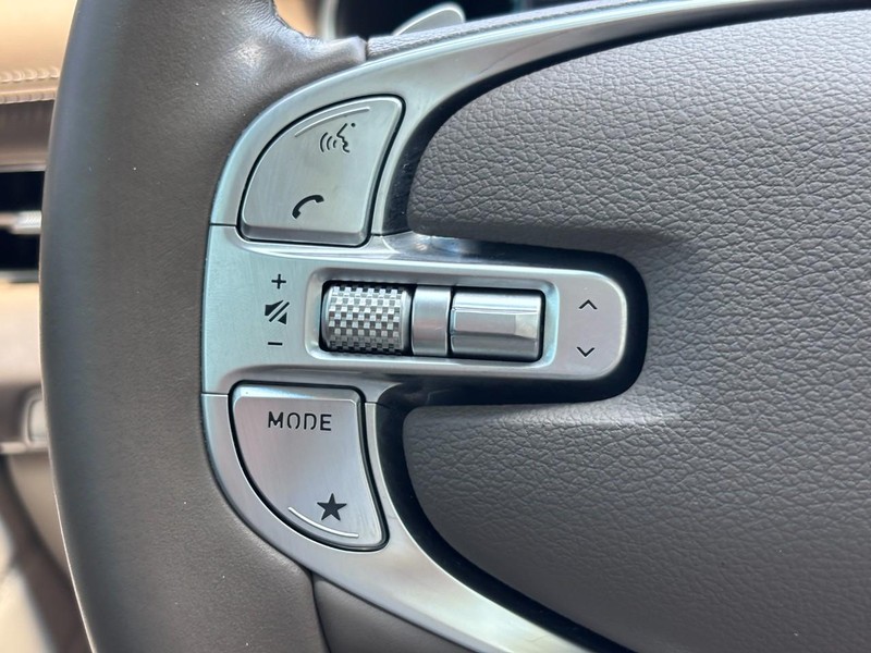 Genesis GV80 Vehicle Full-screen Gallery Image 18