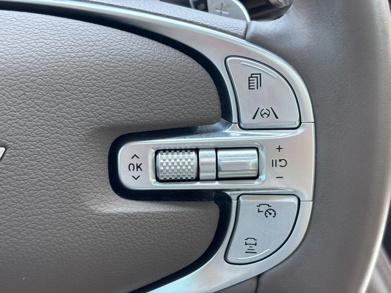 Genesis GV80 Vehicle Full-screen Gallery Image 19