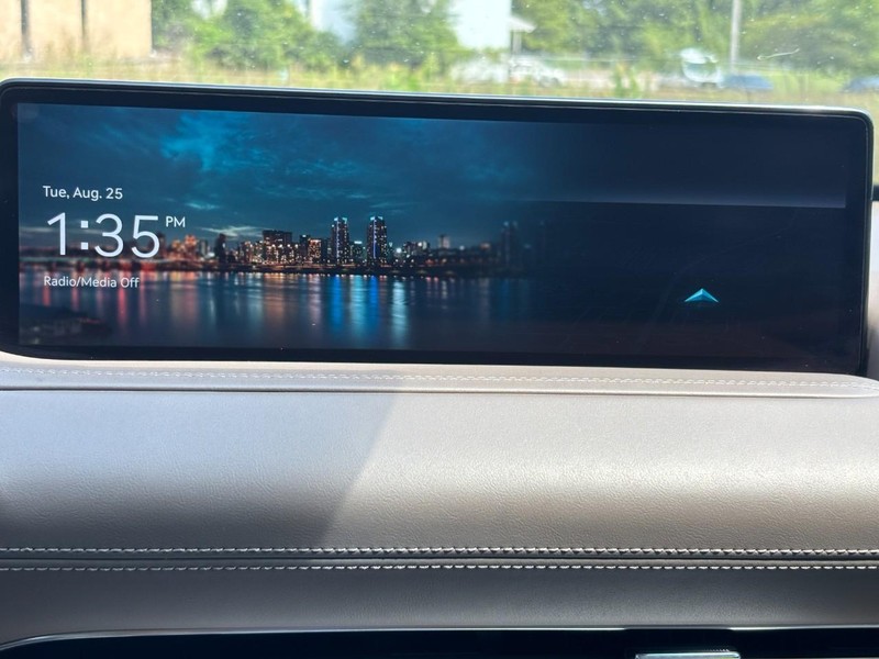 Genesis GV80 Vehicle Full-screen Gallery Image 21