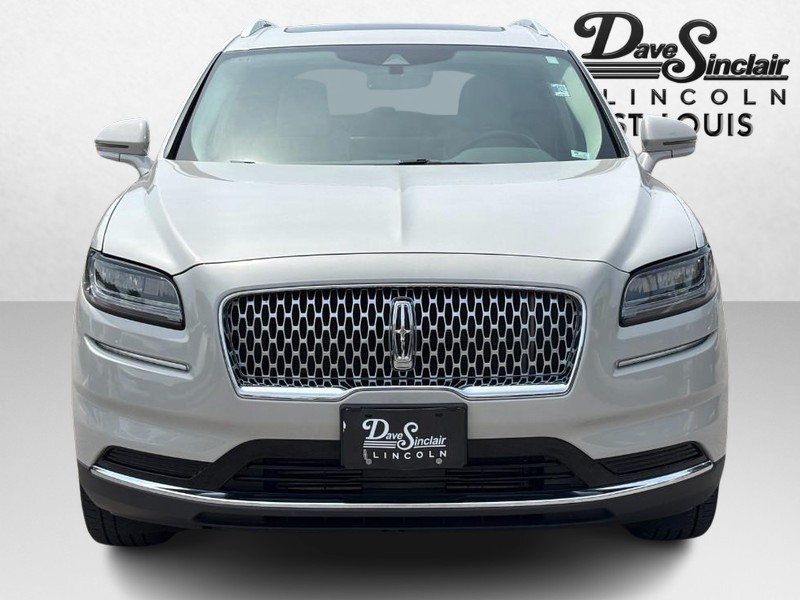 Lincoln Nautilus Vehicle Full-screen Gallery Image 09