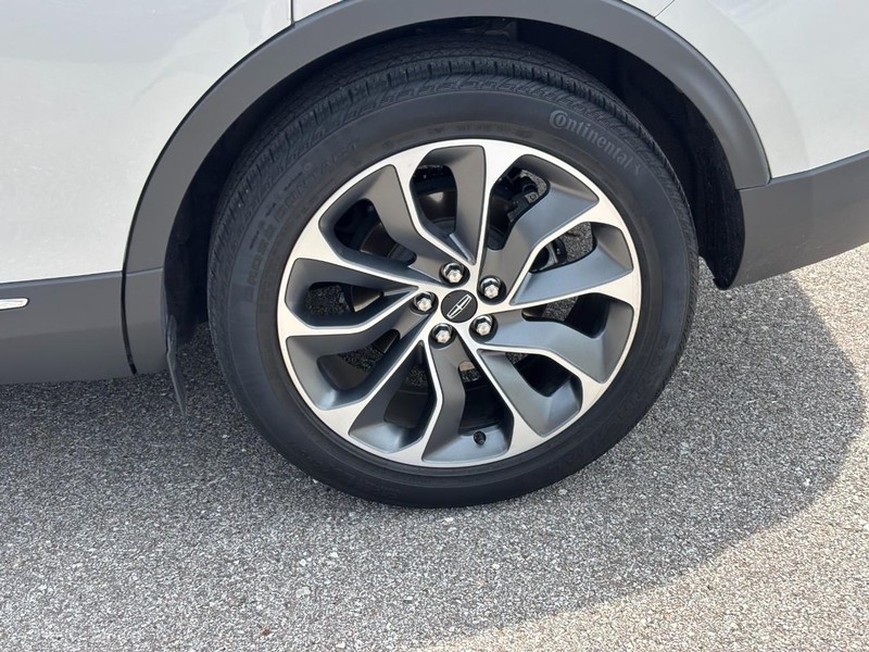 Lincoln Nautilus Vehicle Full-screen Gallery Image 11