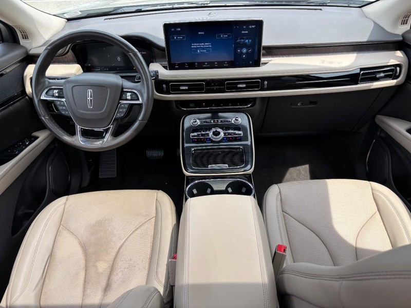 Lincoln Nautilus Vehicle Full-screen Gallery Image 14