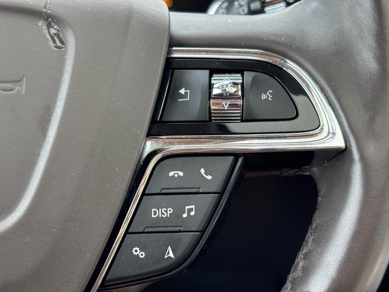 Lincoln Nautilus Vehicle Full-screen Gallery Image 19