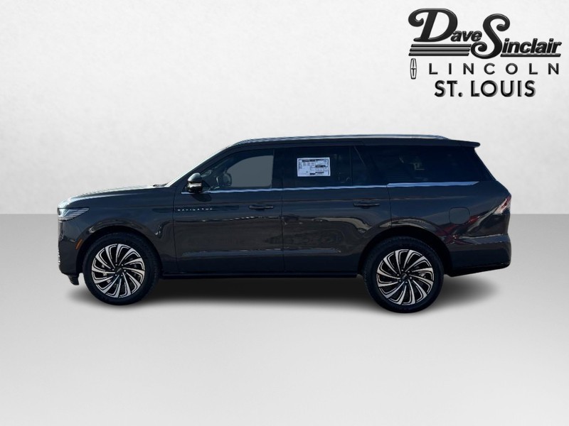 Lincoln Navigator Vehicle Full-screen Gallery Image 06