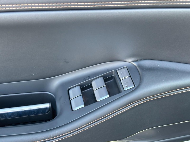Lincoln Navigator Vehicle Full-screen Gallery Image 18