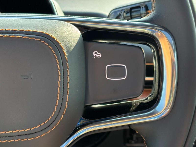 Lincoln Navigator Vehicle Full-screen Gallery Image 20