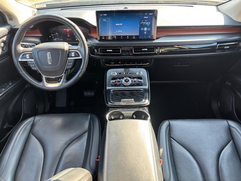 Lincoln Nautilus Vehicle Full-screen Gallery Image 14