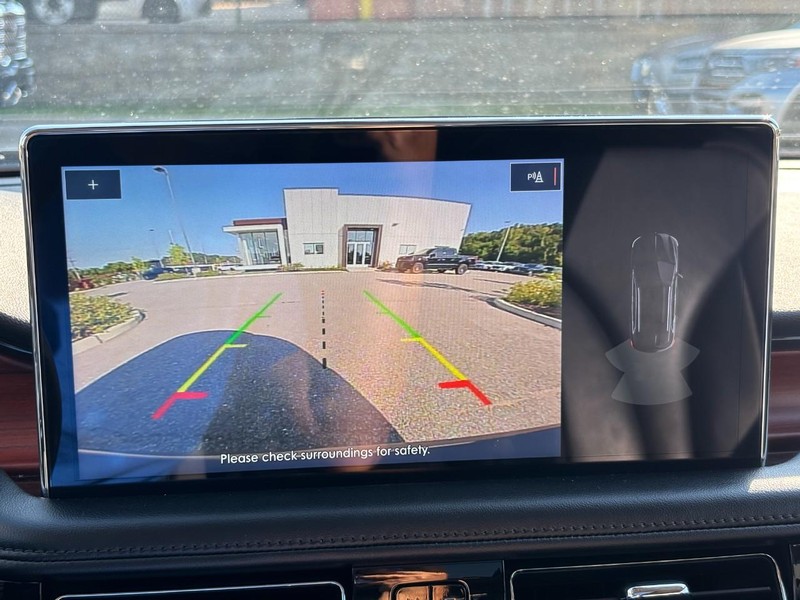 Lincoln Nautilus Vehicle Full-screen Gallery Image 23