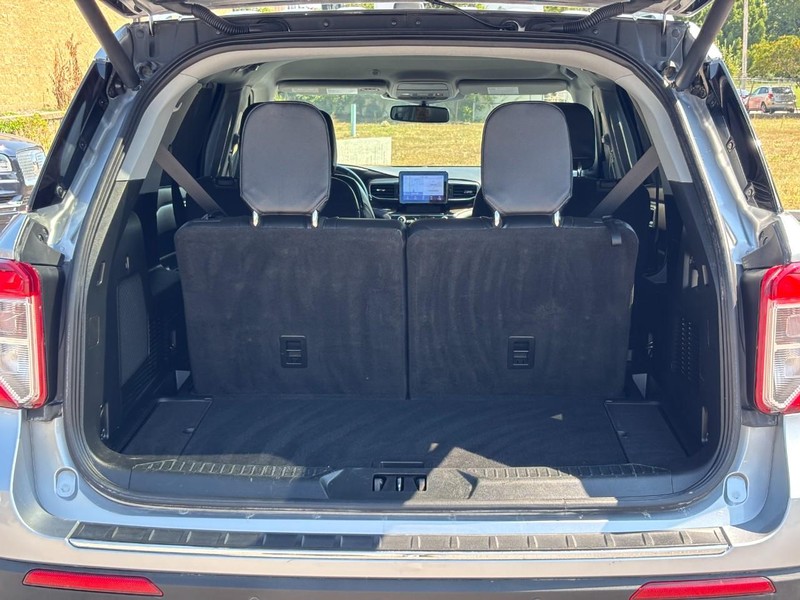 Ford Explorer Vehicle Full-screen Gallery Image 10