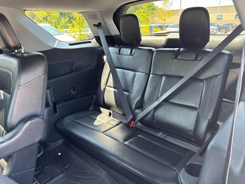 Ford Explorer Vehicle Full-screen Gallery Image 12