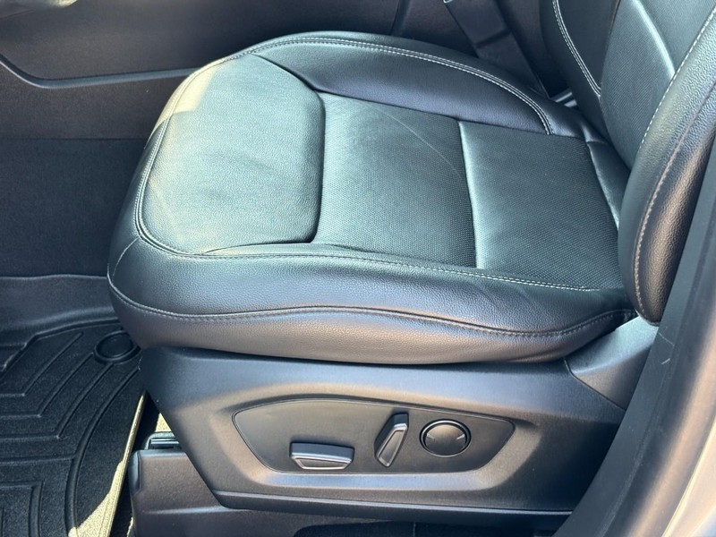 Ford Explorer Vehicle Full-screen Gallery Image 17