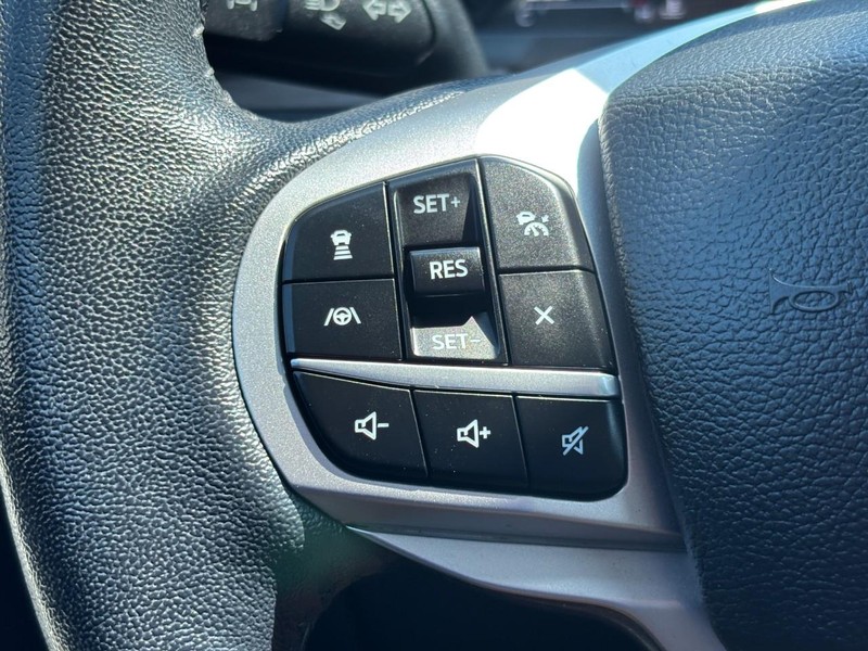 Ford Explorer Vehicle Full-screen Gallery Image 19