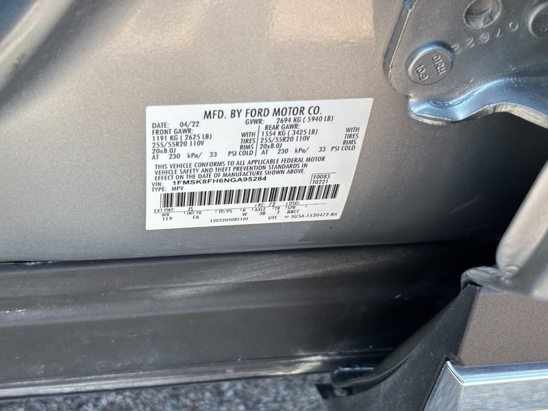 Ford Explorer Vehicle Full-screen Gallery Image 26