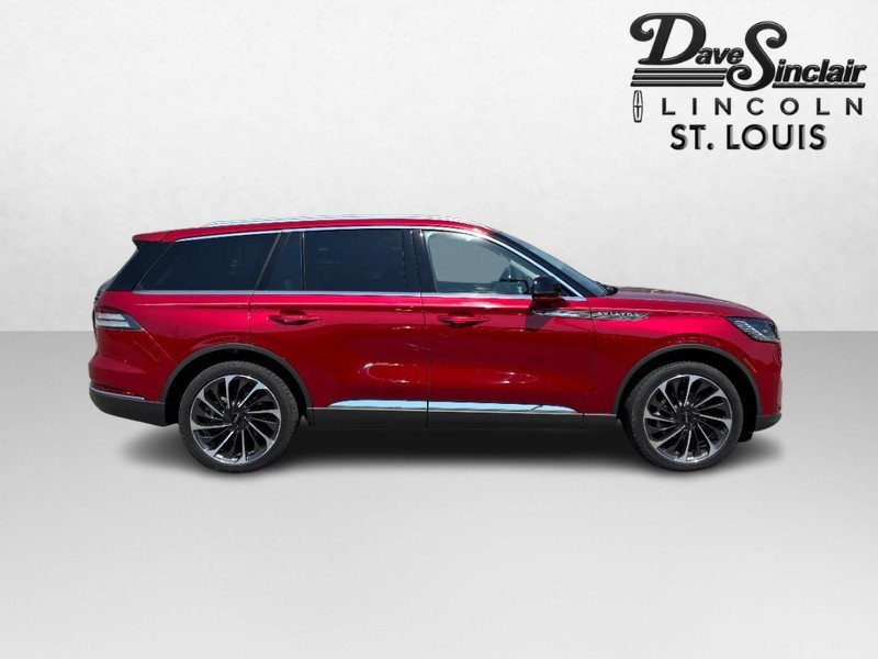Lincoln Aviator Vehicle Full-screen Gallery Image 02