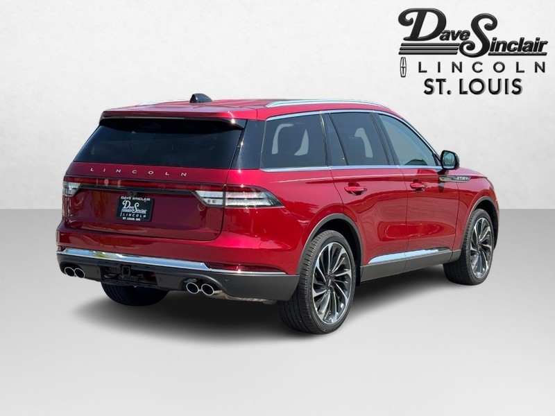 Lincoln Aviator Vehicle Full-screen Gallery Image 03