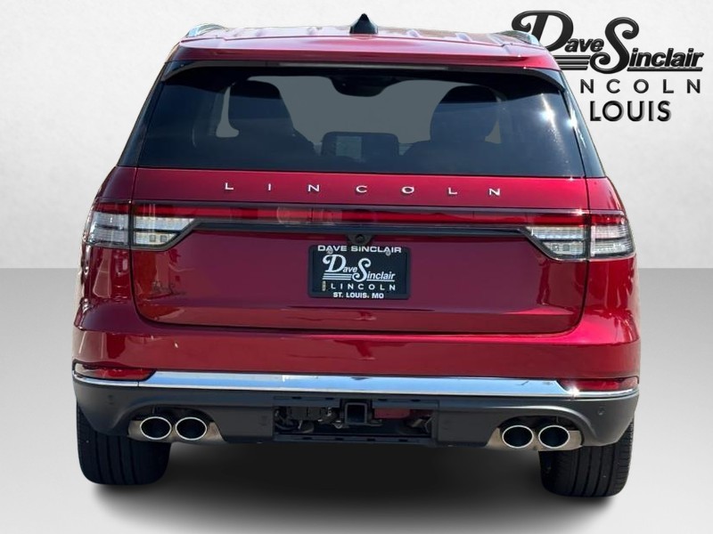 Lincoln Aviator Vehicle Full-screen Gallery Image 04