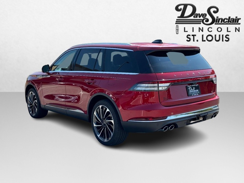 Lincoln Aviator Vehicle Full-screen Gallery Image 05