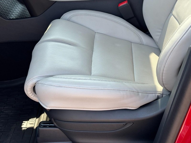 Lincoln Aviator Vehicle Full-screen Gallery Image 17
