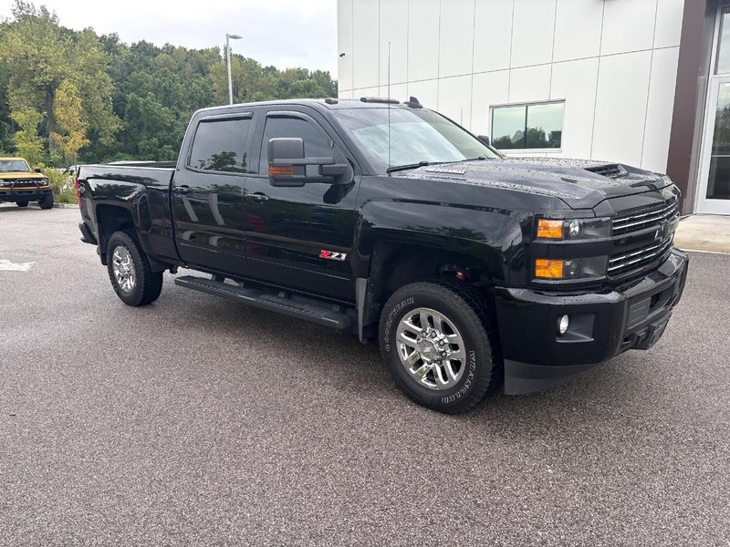 Chevrolet Silverado 2500HD Vehicle Full-screen Gallery Image 04