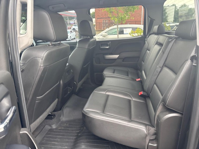 Chevrolet Silverado 2500HD Vehicle Full-screen Gallery Image 06