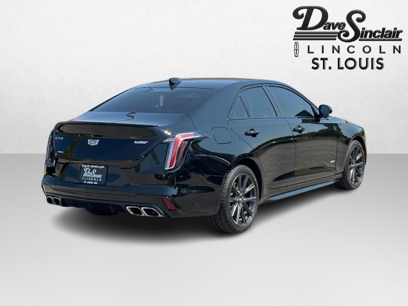 Cadillac CT4-V Vehicle Full-screen Gallery Image 03