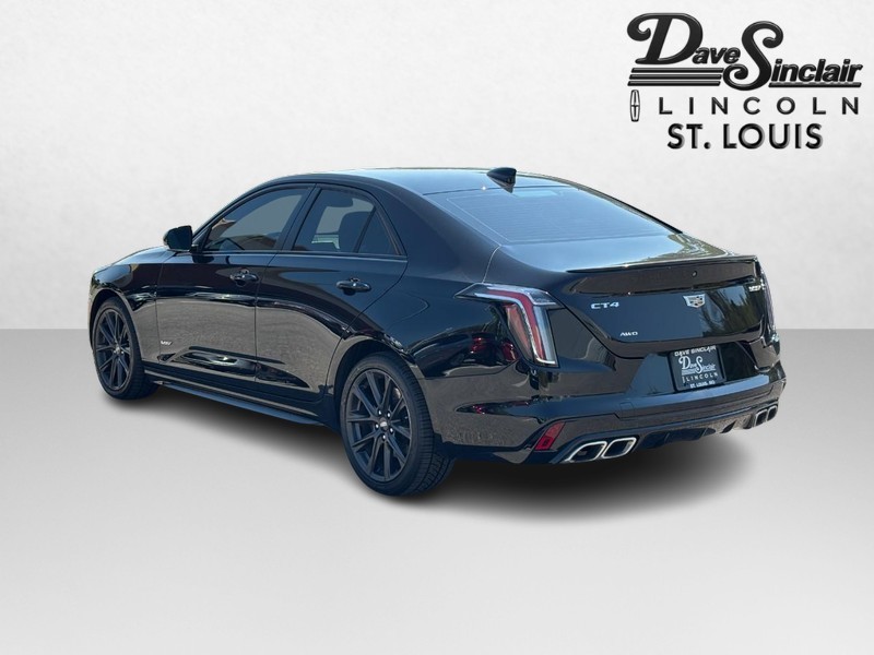 Cadillac CT4-V Vehicle Full-screen Gallery Image 05