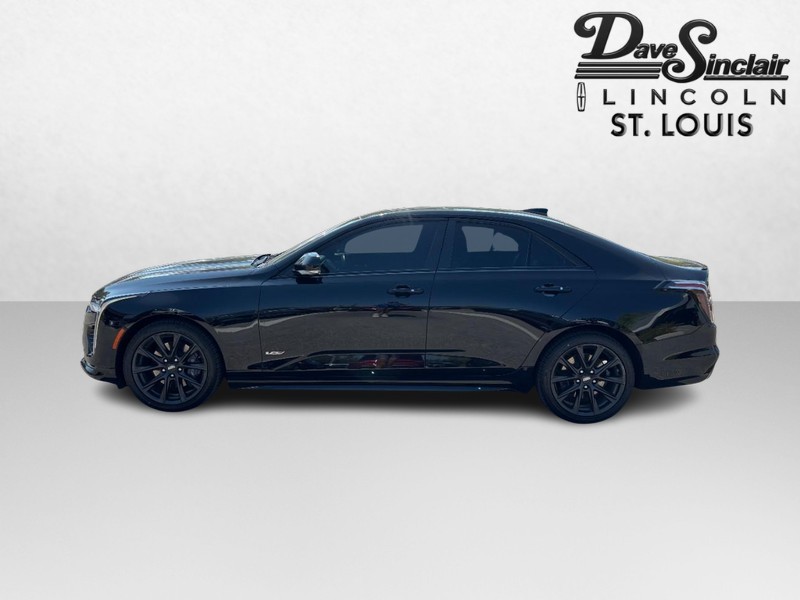 Cadillac CT4-V Vehicle Full-screen Gallery Image 06