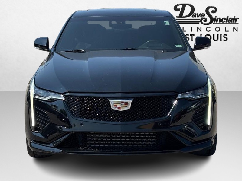 Cadillac CT4-V Vehicle Full-screen Gallery Image 09