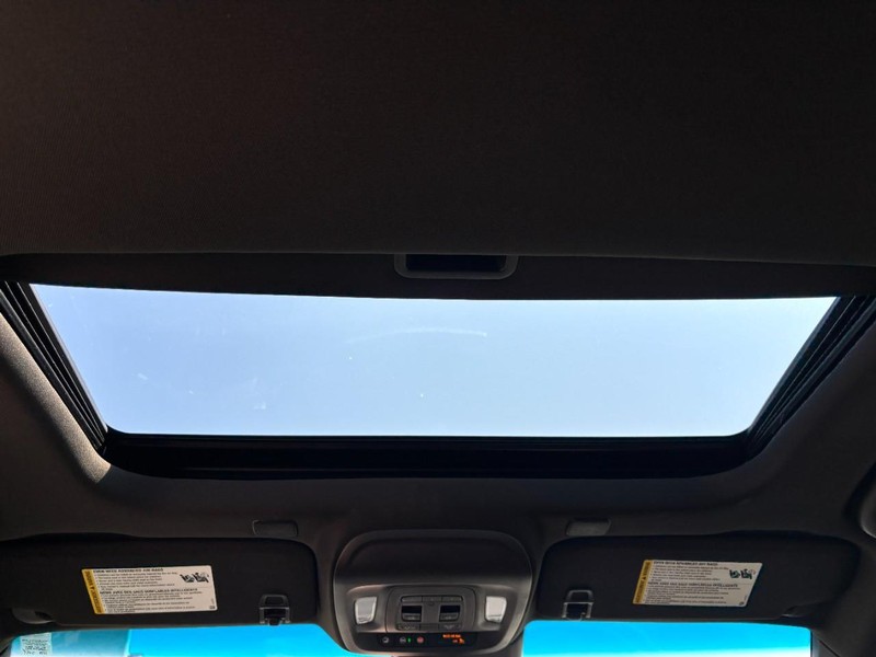 Cadillac CT4-V Vehicle Full-screen Gallery Image 13