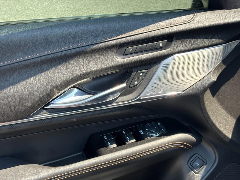 Cadillac CT4-V Vehicle Full-screen Gallery Image 18