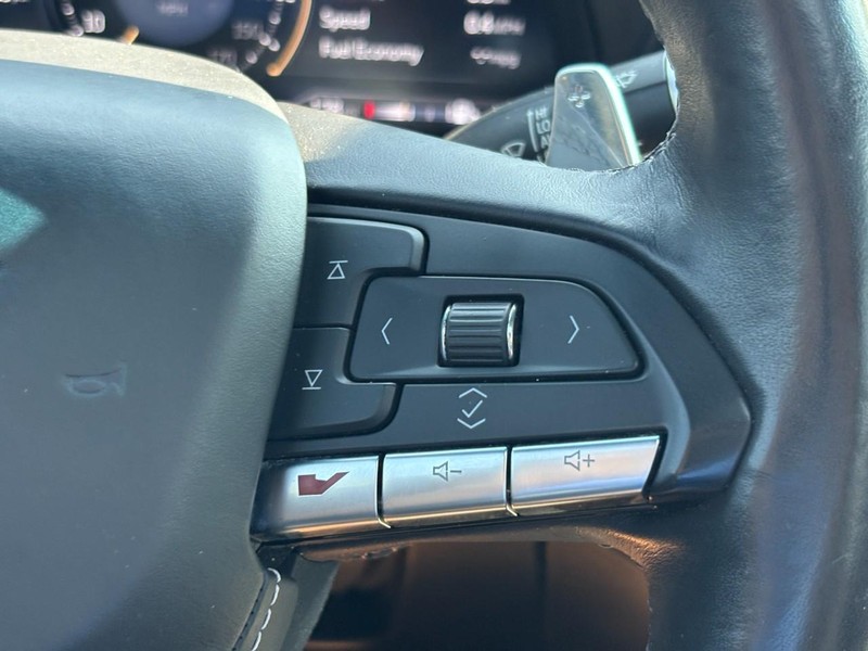 Cadillac CT4-V Vehicle Full-screen Gallery Image 20