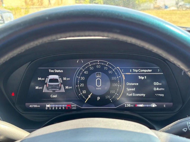 Cadillac CT4-V Vehicle Full-screen Gallery Image 21