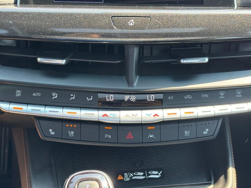 Cadillac CT4-V Vehicle Full-screen Gallery Image 25