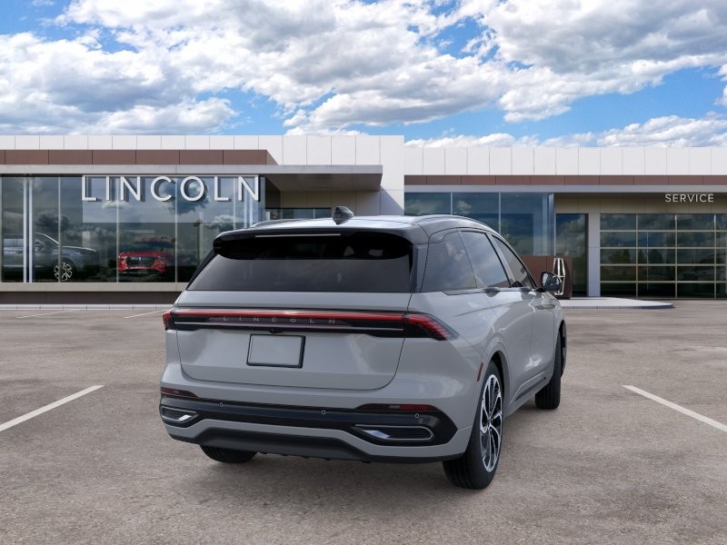 Lincoln Nautilus Vehicle Full-screen Gallery Image 09