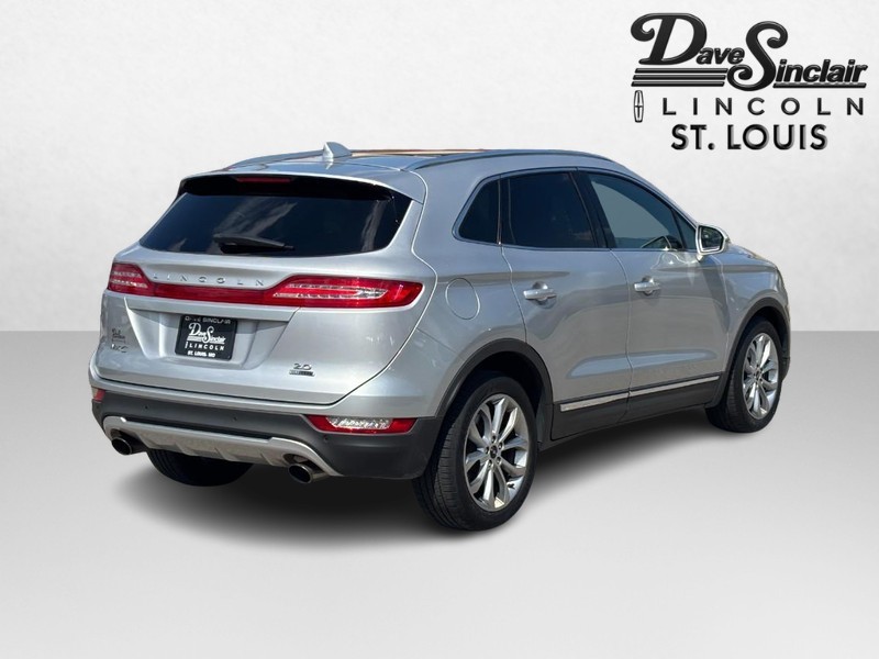 Lincoln MKC Vehicle Full-screen Gallery Image 03