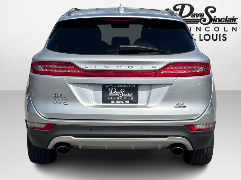 Lincoln MKC Vehicle Full-screen Gallery Image 04