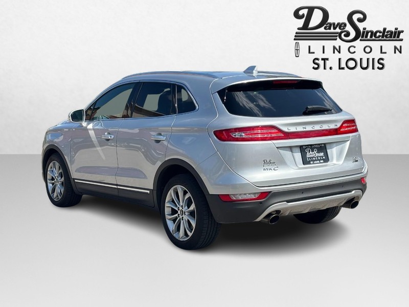 Lincoln MKC Vehicle Full-screen Gallery Image 05
