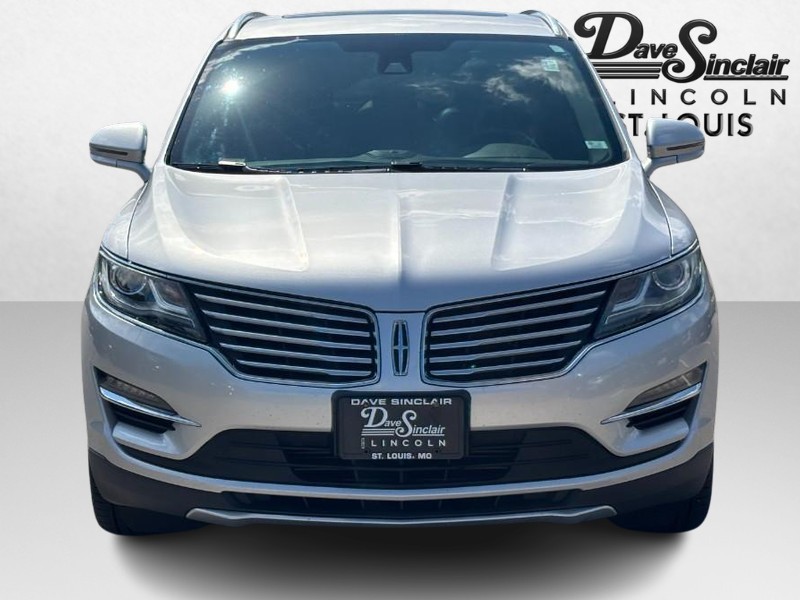 Lincoln MKC Vehicle Full-screen Gallery Image 09