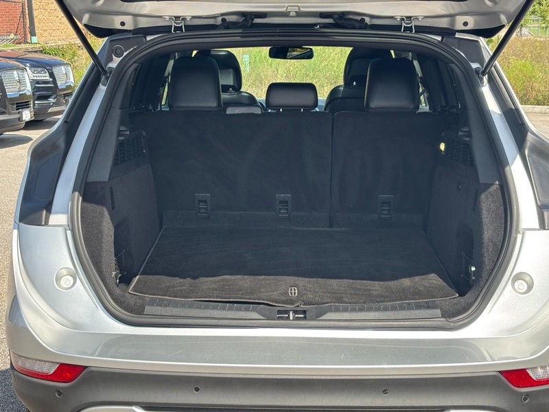 Lincoln MKC Vehicle Full-screen Gallery Image 10