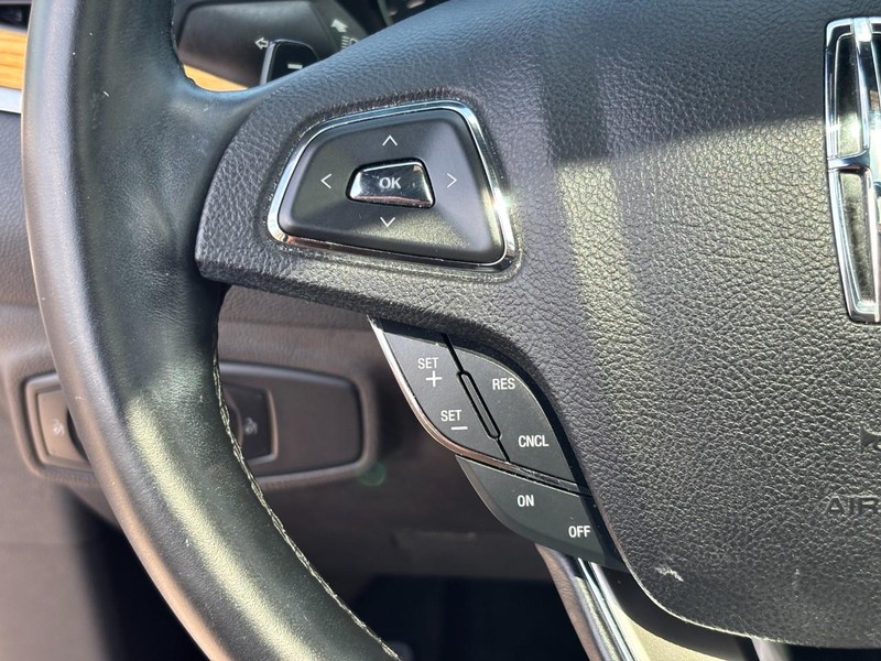 Lincoln MKC Vehicle Full-screen Gallery Image 18