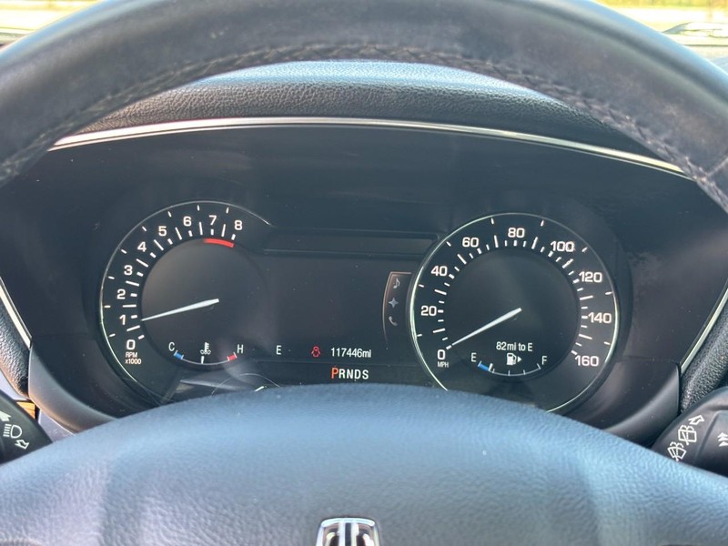 Lincoln MKC Vehicle Full-screen Gallery Image 20