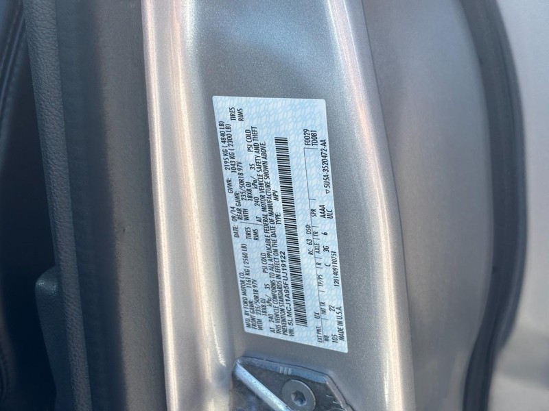 Lincoln MKC Vehicle Full-screen Gallery Image 24